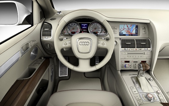 Audi Q7 Interior Photos. Al igual que el Q7 V12 TDI el