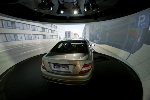 Mercedes Benz simulador de manejo para ensayos en Alemania 01