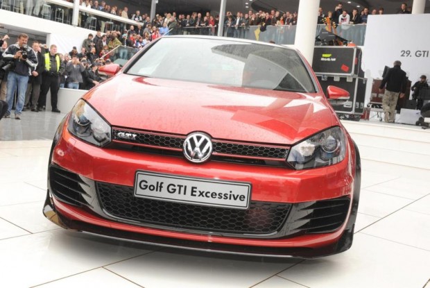 Volkswagen-Golf-GTI-Excessive-00