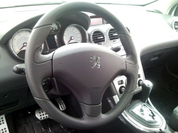 Peugeot 408 Nacional fotos del interior 01