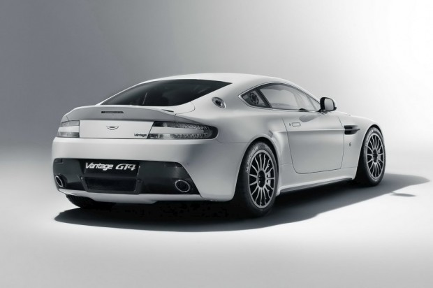 Aston-Martin-Vantage-GT4-2011-01