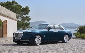 El fantasma de Rolls-Royce se actualiza: llega el Ghost Series II V12 2025